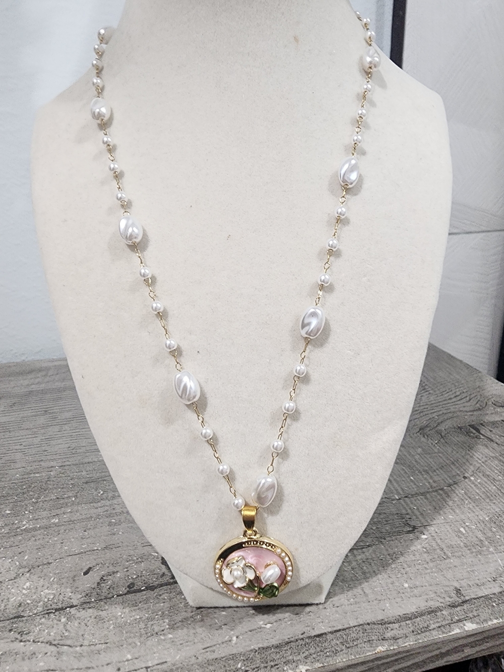 Gold Pearl Pendant Necklace with Floral Locket